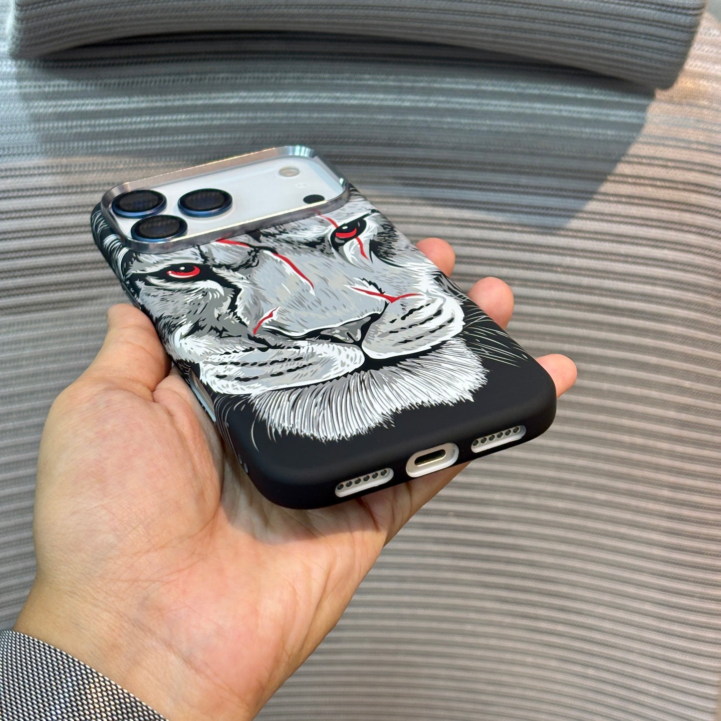 Carbonique MagSafe iPhone 17 Pro Case