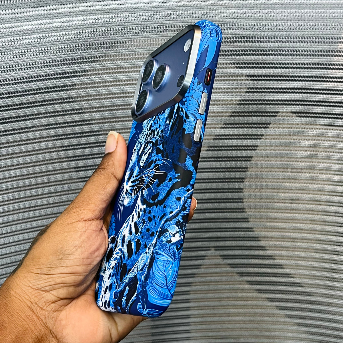 Premium Wildlife Carbon Fiber MagSafe iPhone Case