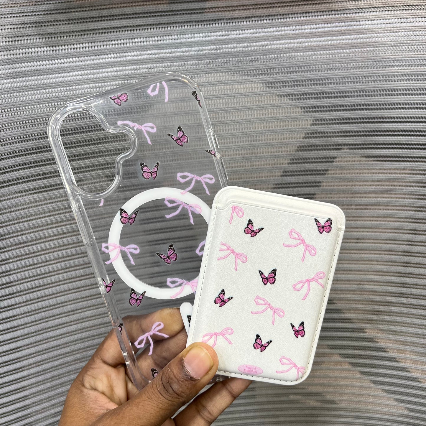 Bow Print MagSafe Wallet iPhone 16 Case