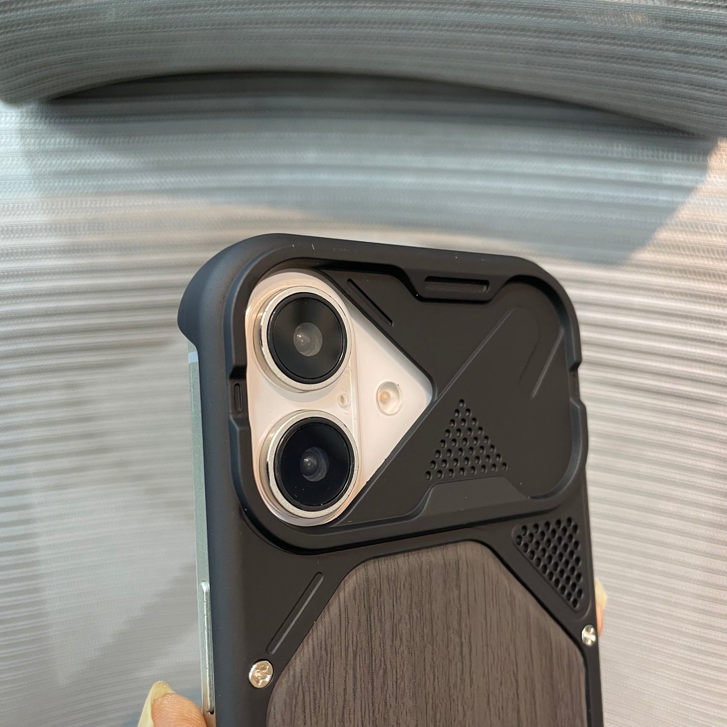 WoodFrame Slim iPhone 17 Case