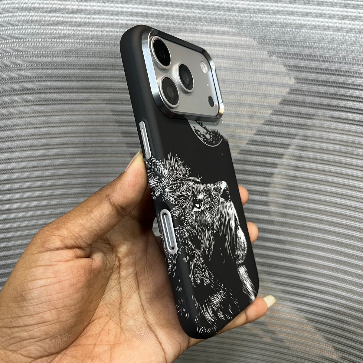Premium Wildlife Carbon Fiber MagSafe iPhone Case