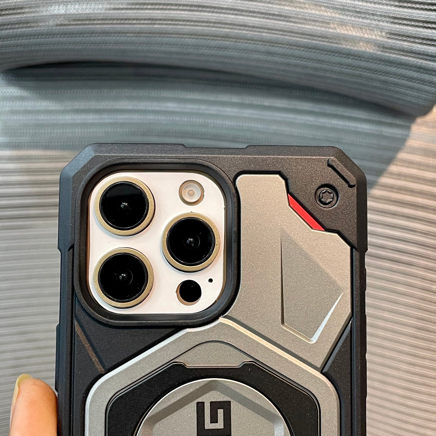 StandCore MagSafe iPhone 16 Pro Case