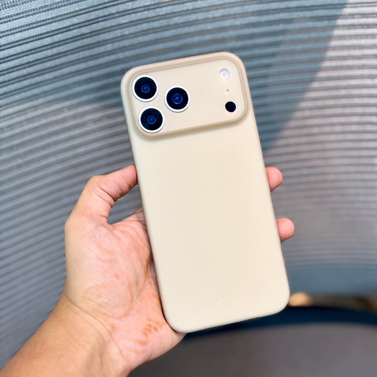AirSkin Ultra-Slim iPhone 17 Pro Max Case