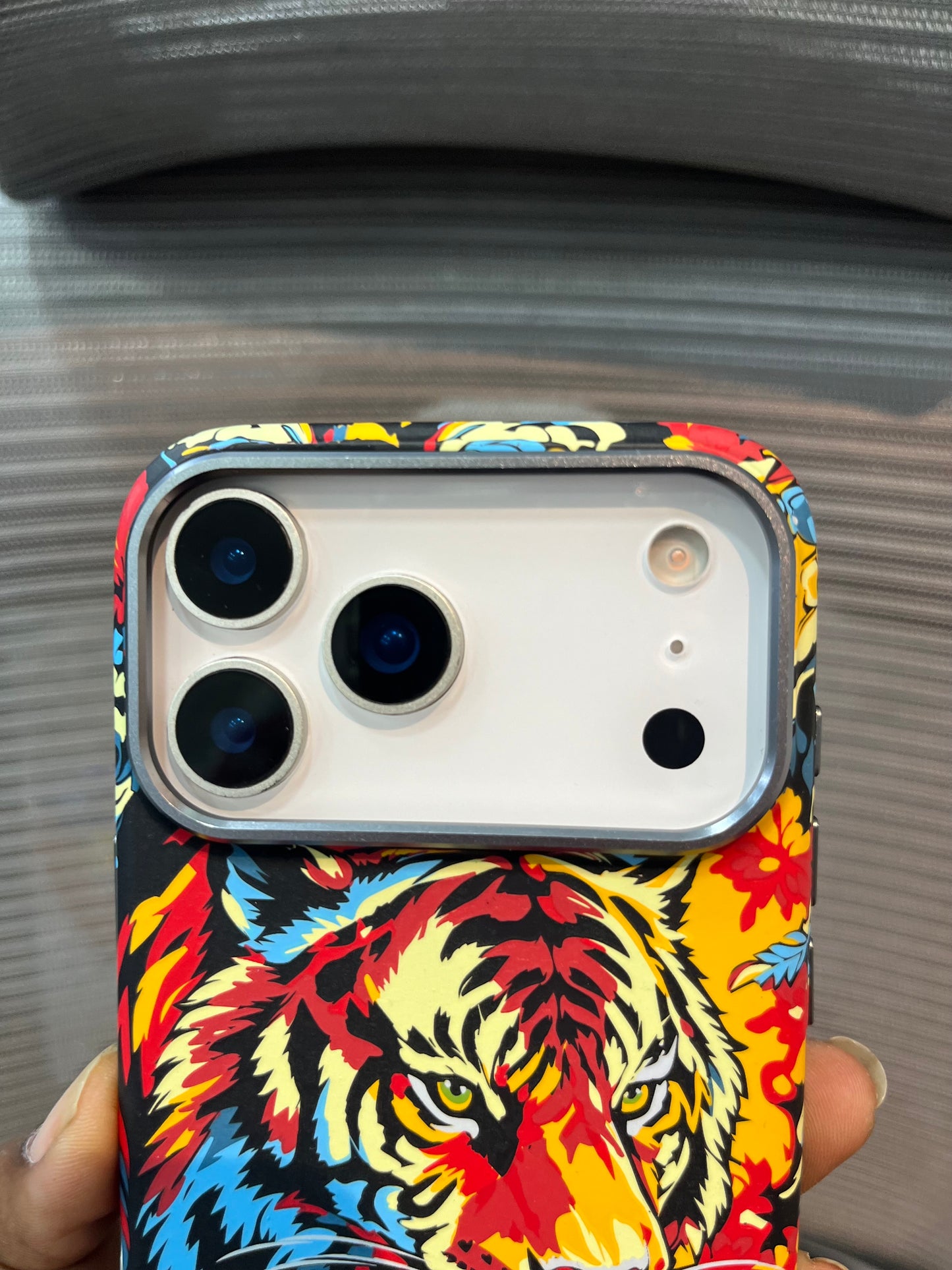 Safari Luxe Protective iPhone 17 Series Case