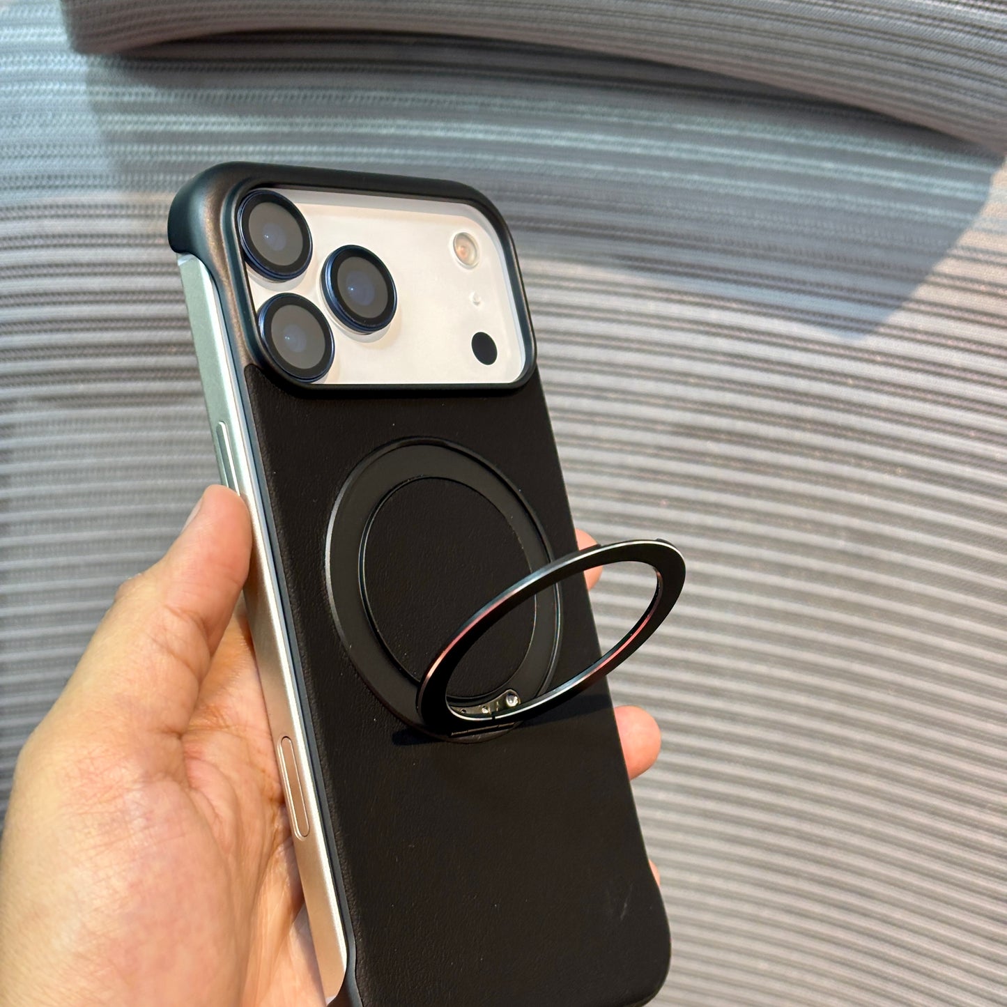 Axis Stand MagSafe iPhone 15 Series Case