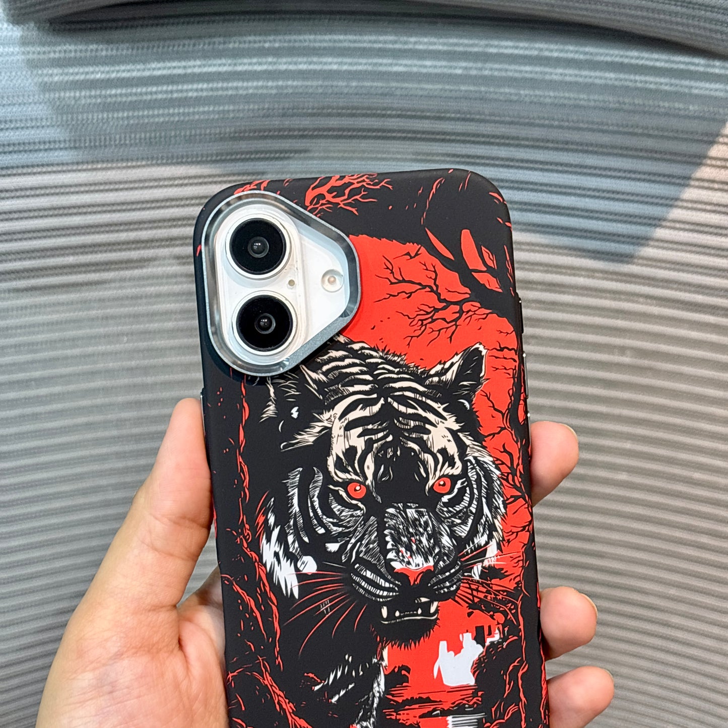 Carbonique MagSafe iPhone 16 Pro Case