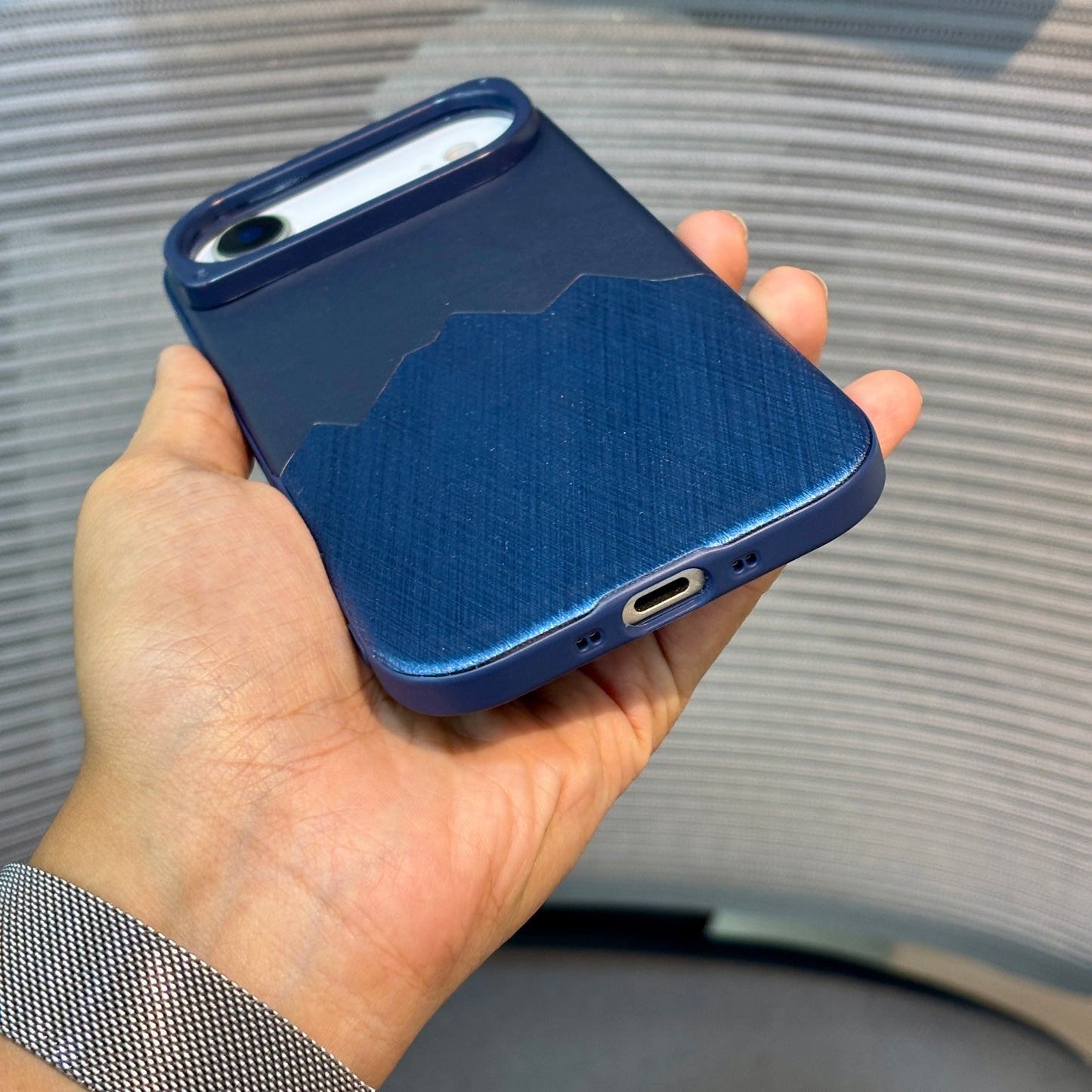 Foiluxe Leather Gloss iPhone 17 Case