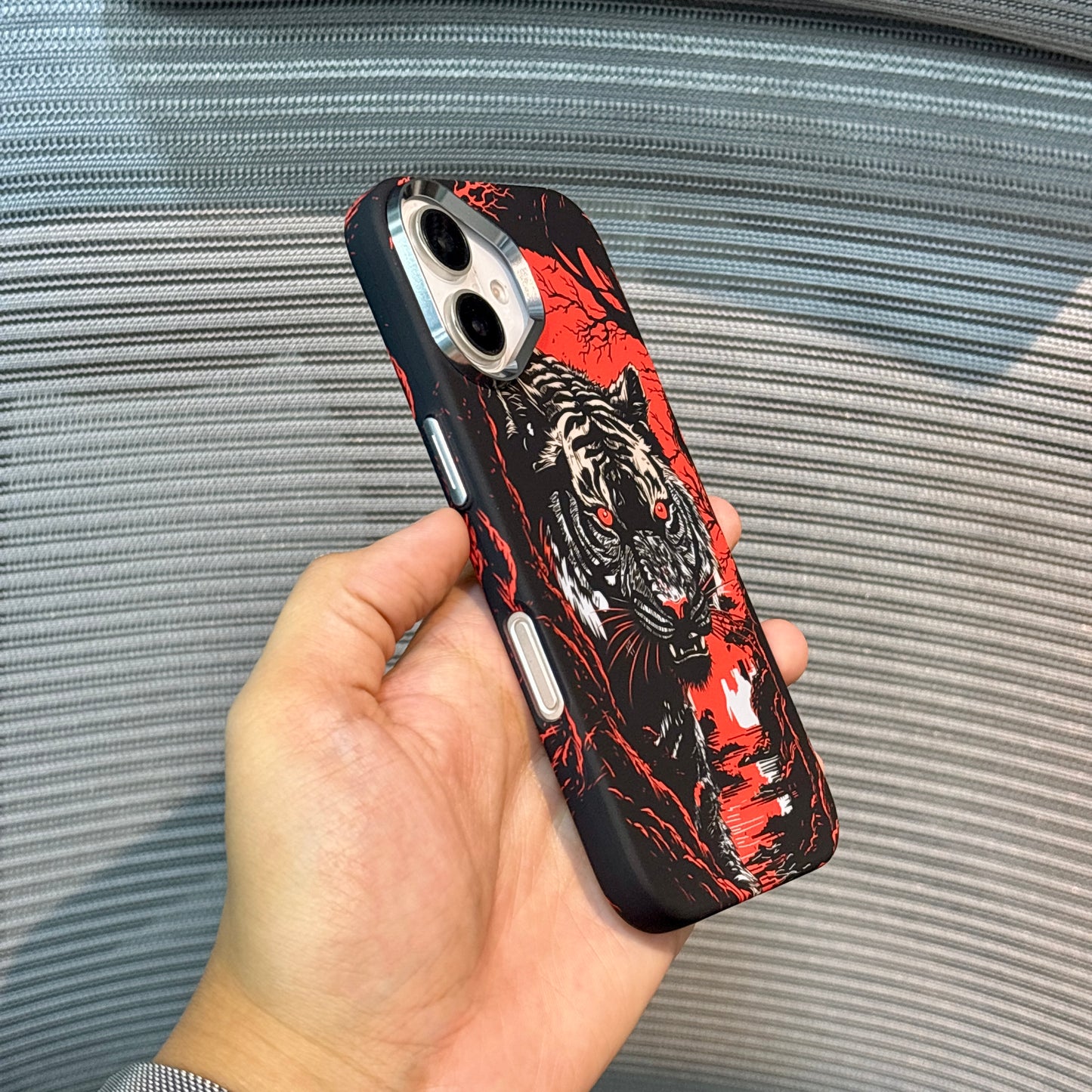 Carbonique MagSafe iPhone 16 Pro Case