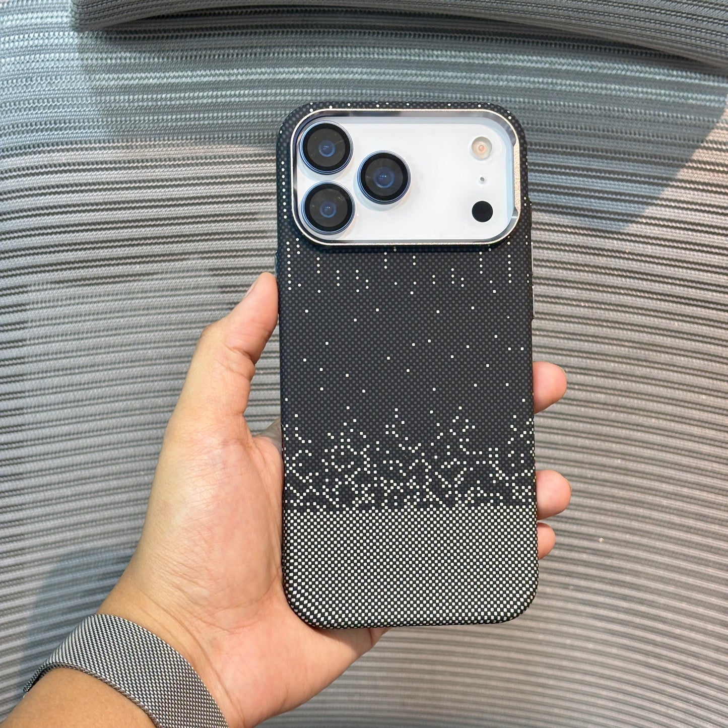 Carbonique MagSafe iPhone 16 Pro Case