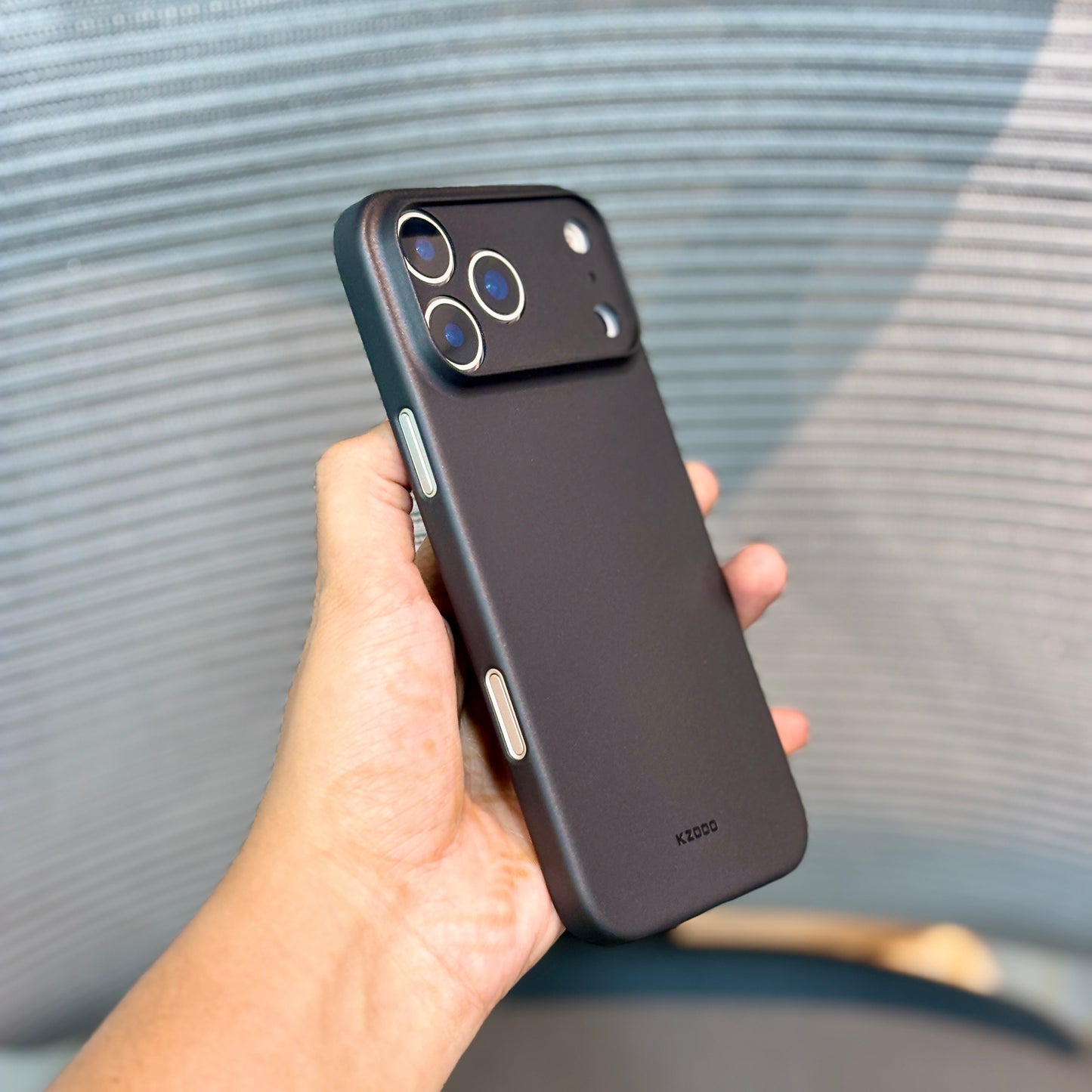 AirSkin Ultra-Slim iPhone 17 Pro Max Case